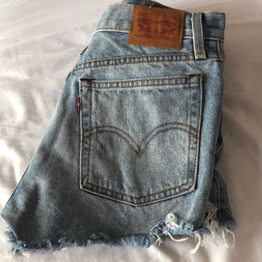 LEVI’S JEAN SHORTS//URBAN OUTFITTERS JEAN SHORTS